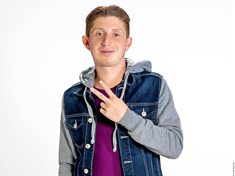 El actor Octavio Ocaña alcanzó la fama al interpretar a Benito Rivers en “Vecinos”.