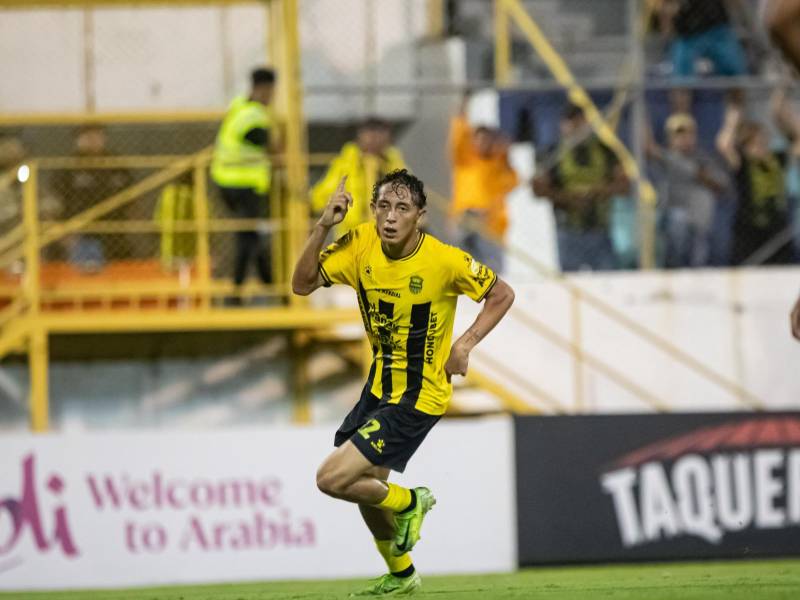 Nixon Cruz fue el anotador del tercer gol ante el Sporting San Miguelito.