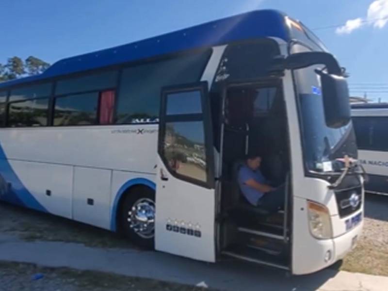 El bus transportaba unos 30 migrantes.