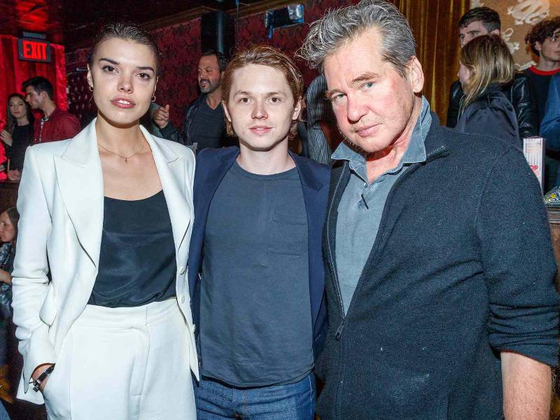 Val junto a sus hijos Mercedes, de 33 años, y Jack de 30.