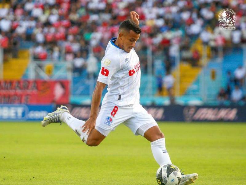 Edwin Rodríguez en uno de sus partidos con Olimpia en la Liga Nacional de Honduras.