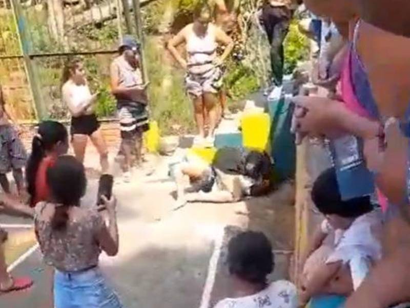 Es mío, solo mío: Dos mujeres se pelean por un caballero