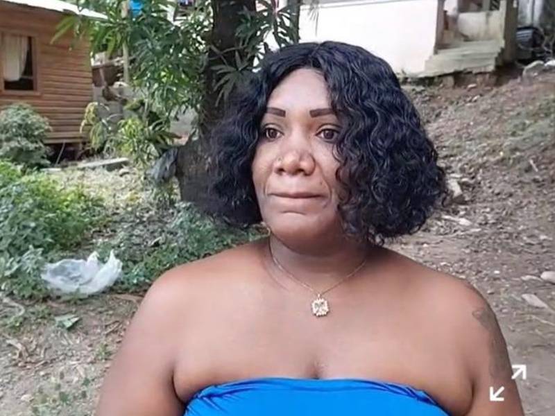 Yo sé que estoy con el marido de ella: Mujeres se pelean un caballero en Roatán