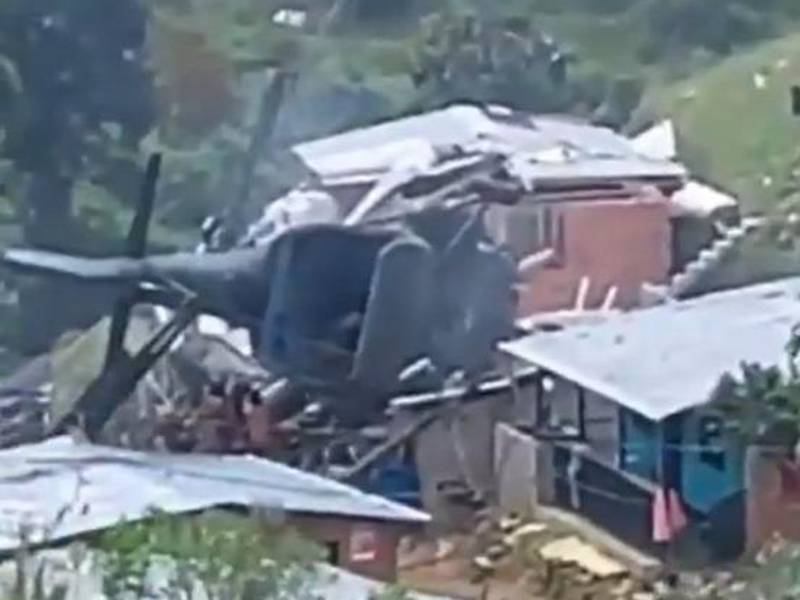Video: Helicóptero se estrella en una vivienda