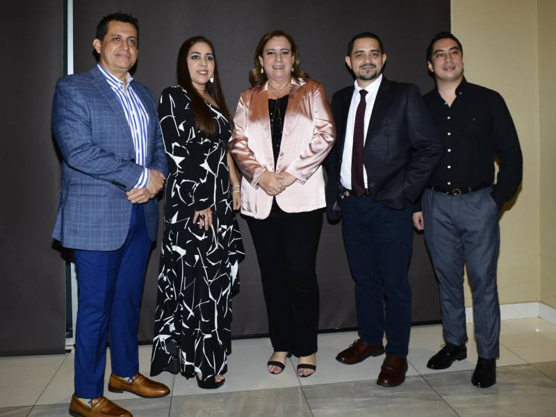 La celebración navideña fluyó al compás de la amistad y la buena relación entre profesionales de la inmobiliaria.