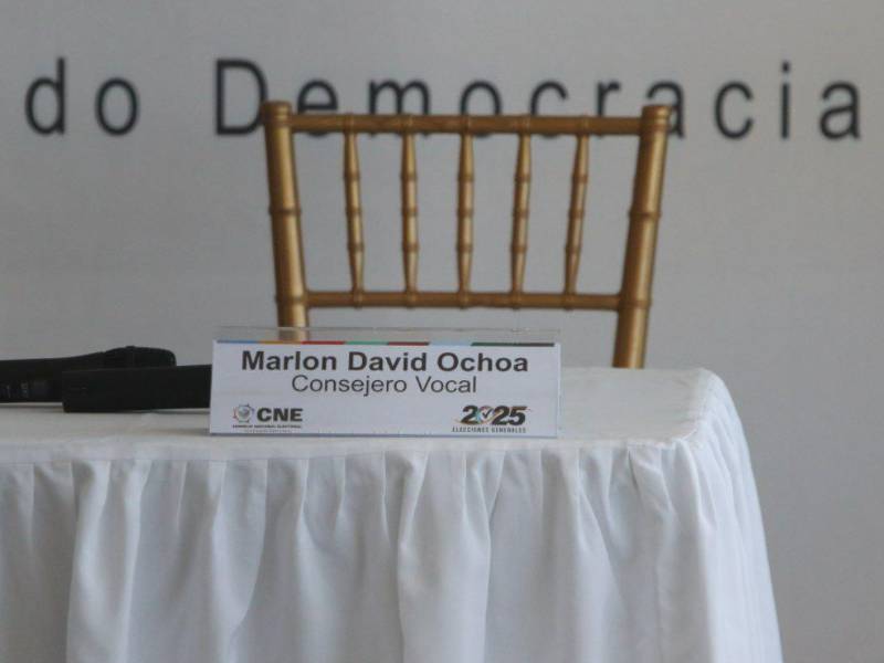 Marlon Ochoa, consejero del CNE, no se hizo presente a la reunión oficial.