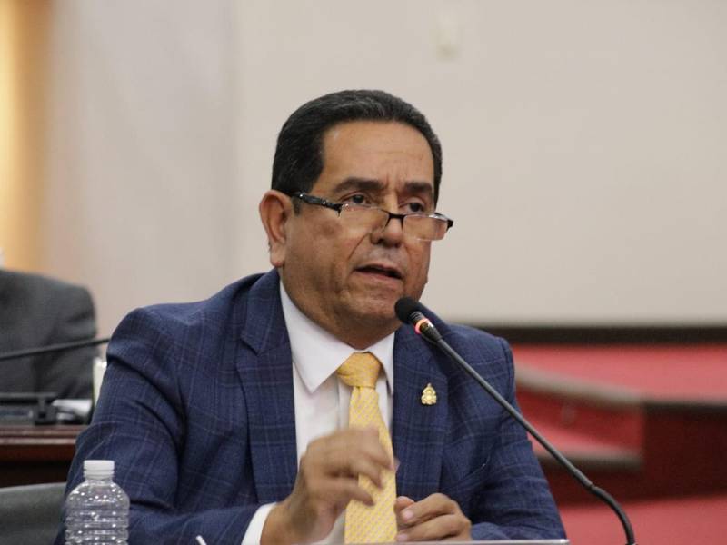 César Rivera Callejas es el presidente de la comisión encargada de filtrar a los mejores perfiles para ocupar los cargos vacantes en el CNE y TJE.