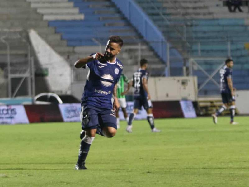 Droopy Gómez le dio el empate a los Azules en el segundo tiempo.