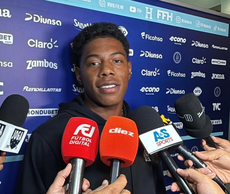 Un Yío solicitado: Kervin y Dereck muy sonrientes en su llegada a Honduras