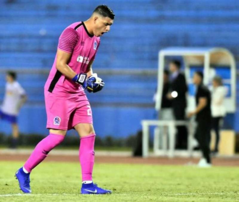 Harold Fonseca se despidió del Olimpia tras confirmarse su salida: 'Quiero agradecer al CD Olimpia. Fueron 2 años muy exitosos: logramos un tricampeonato y dos campeonísimos. Estoy muy orgulloso de haber formado parte de esta gran institución. Para mí fue un verdadero honor haber sudado los colores de estas camiseta y me llevo los buenos recuerdos y grandes momentos que viví. La afición hace que este equipo sea especial. Gracias junta directiva, cuerpo técnico, jugadores, staff y a todo el olimpismo que me apoyó desde el inicio. Exitos y mis mejores deseos', escribió.