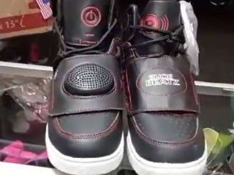 Video: Lanzan al mercado zapatos con parlante incluido