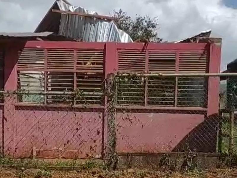 Los fuertes vientos han sido intensos en Iriona. Las lluvias han sido intermitentes.