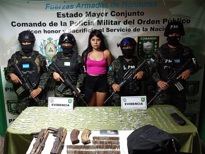 La mujer fue detenida por la Policía Militar y enfrentará cargos relacionados con tráfico de drogas.