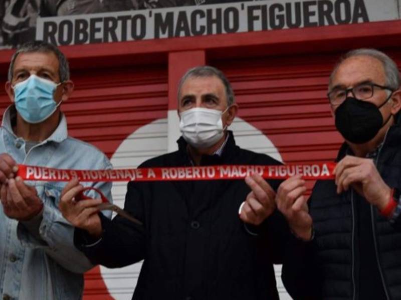 El Real Murcia de España le rindió un merecido homenaje al hondureño Roberto 'Macho' Figueroa (QDDG)