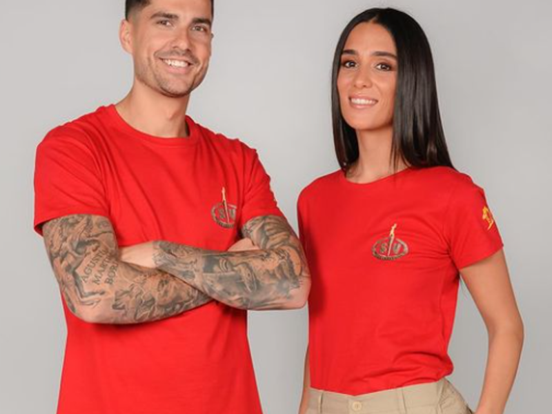 Mario y Claudia son novios.