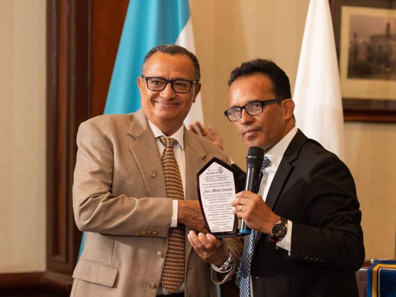 Durante la velada también se entregaron diferentes reconocimientos a caballeros ilustres del Club, entre ellos, a José Alberto Cárcamo, por su compromiso y constancia.