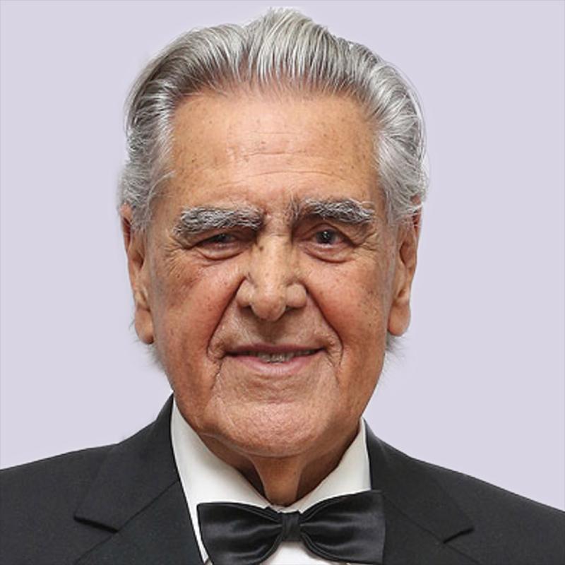 Kate del Castillo adopta muñeca como hija y su padre le reclama: quiero nietos reales