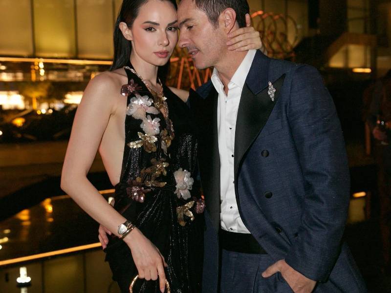 Mauricio Ochmann y Paulina Burrola en una imagen de sus redes sociales.