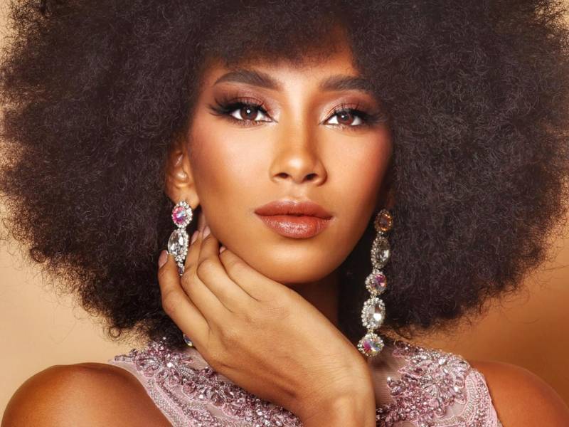 Para Saira Cacho, ser una reina de belleza va más allá de la estética. Considera que se necesita preparación en ámbitos como cultura general, etiqueta internacional, dominio de idiomas, pasarela, estilismo y oratoria.