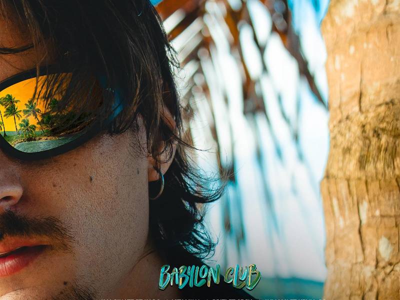 Babylon Club es un álbum de catorce temas que cuenta con una amplia lista de colaboraciones que van desde Arcángel, El Alfa, Kapo, Sech, Kenia Os, Louis BPM hasta Aitana, con quien interpreta el tema 'Anoche'.