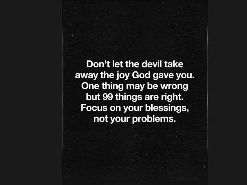 No dejes que el diablo te robe la alegría que Dios te dio. Puede que algo esté mal, pero noventa y nueve cosas están bien. Concéntrate en tus bendiciones, no en tus problemas, escribió el protagonista de Sortilegio.