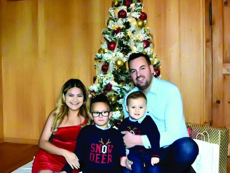 Josselyn Valladares conoció al suizo Michel Fasciati por Facebook, tienen dos hijos.