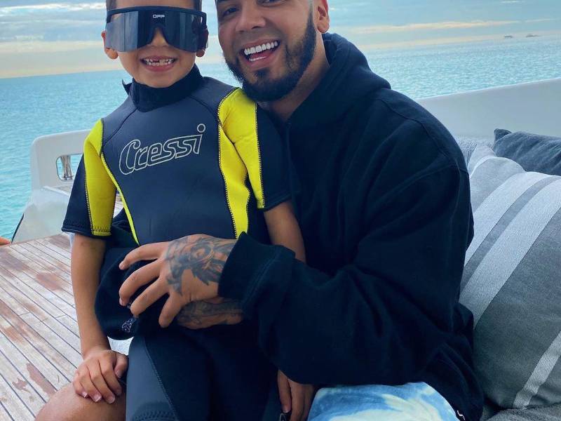 Anuel junto a su hijo Pablo Anuel