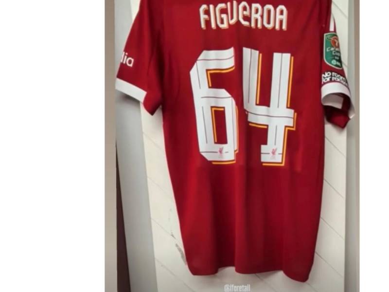 Maynor Figueroa presumió que su hijo formó parte del primer equipo del Liverpool.