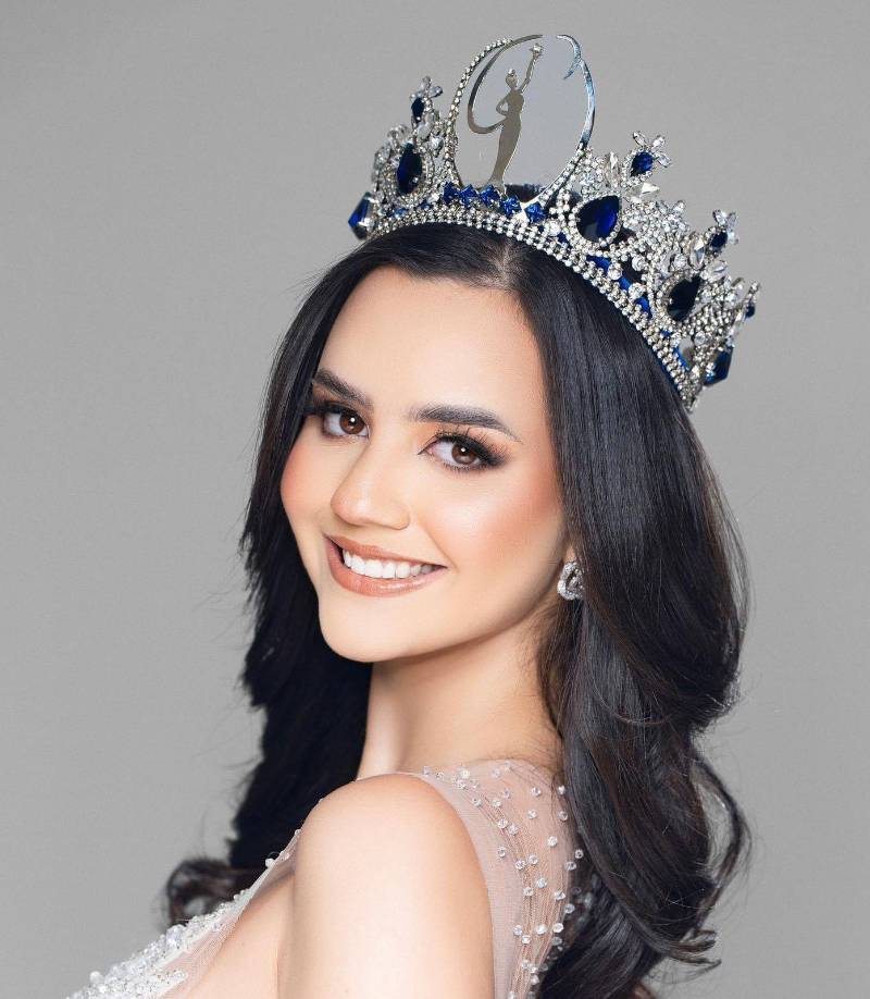 Tras la filtración de las imágenes del vestuario, en redes sociales internautas y missólogos apuntabn a que la joven Zuheilyn Clemente luciría como una ave, cosa que descartó el diseñador García.