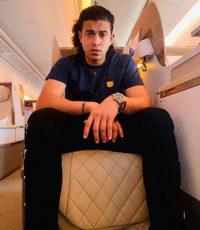 Bruno Brasil es el amigo con el que se encontraba Dani Alves aquella noche del 30 de diciembre en la discoteca ‘Sutton’ de Barcelona. Mientras ocurrían los presuntos hechos por los que el futbolista fue encarcelado, el chef estaba con las amigas de la víctima en el reservado, según la denunciante.