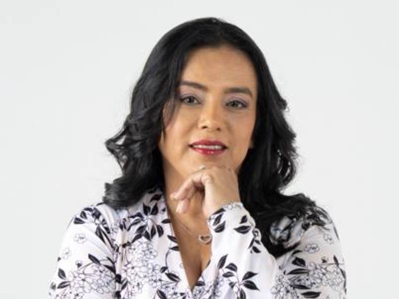 Las compras innecesarias son un fenómeno común en la sociedad actual, impulsado por una variedad de factores psicológicos y sociales, afirma ​​​​Fany Benavídez, experta invitada.