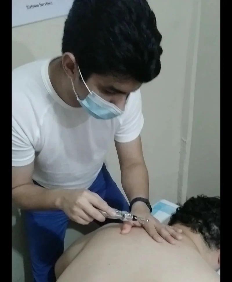 Detienen a falso quiropráctico en San Pedro Sula; lo acusan de abusar de pacientes