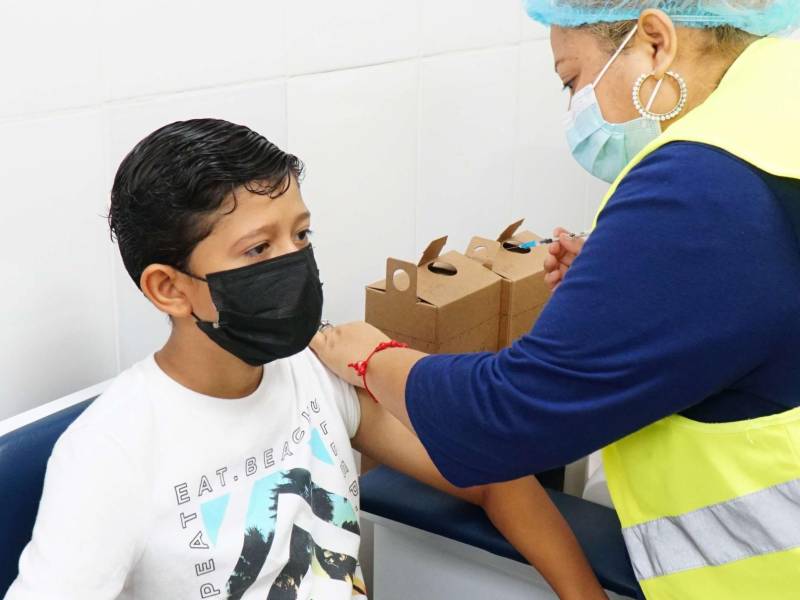 Desde ayer se comenzó a aplicar la dosis de refuerzo a los niños de 12 años.