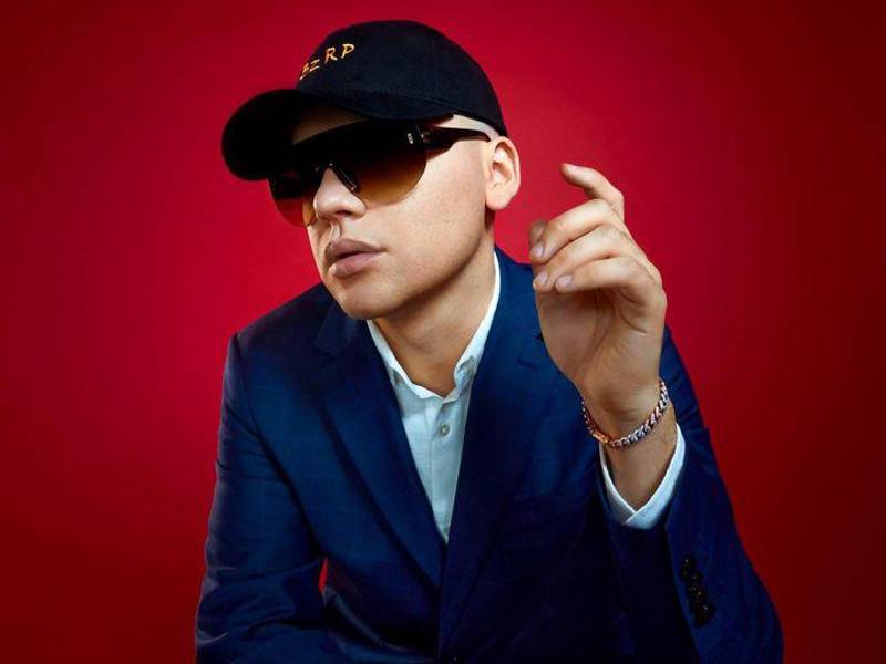 Bizarrap, el productor musical argentino más reconocido a nivel internacional por sus exitosas “BZRP Music Sessions”, llega a Honduras por primera vez. El artista tendrá una presentación en el festival gastronómico Pepsi Fest 2023, el próximo 5 de abril, en el Estacionamiento del Hotel Clarión de Tegucigalpa.