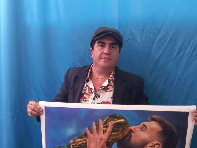 Dennis Alonzo Alonzo quiere entregarle su cuadro a Lionel Messi.