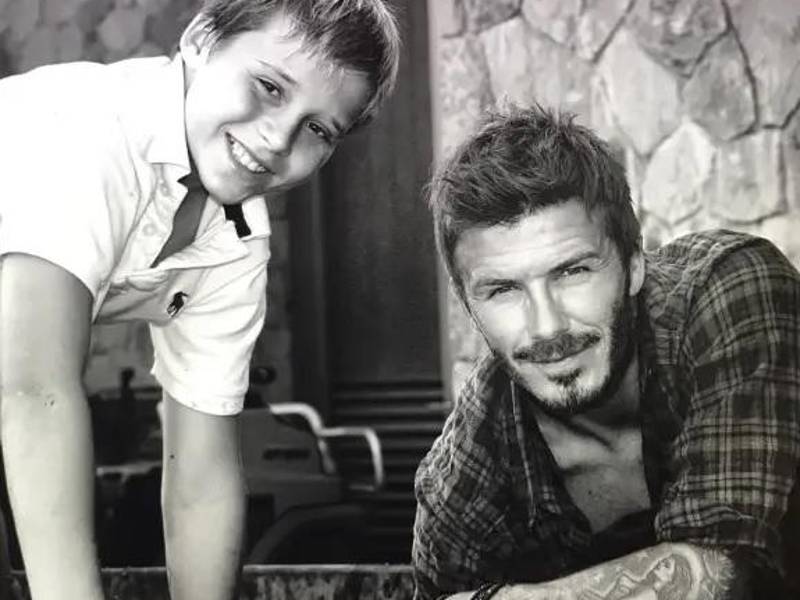 David y su hijo Brooklyn Beckham en otra foto de archivo.