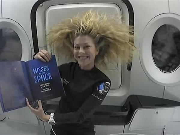 Uno de los astronautas de la misión Polaris Dawn, el multimillonario Jared Isaacman, acaba de emprender la primera caminata espacial privada de la historia al salir con éxito de la cápsula Dragon de Space X,