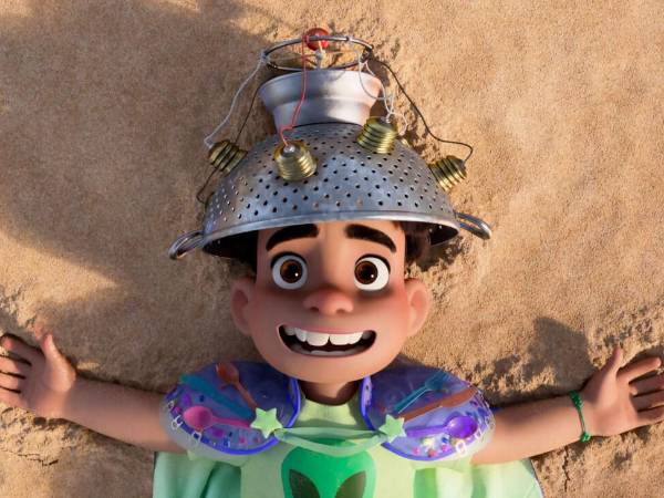 ELIO presenta una trama cargada de humor y aventura, así como un ecléctico reparto de personajes muy carismáticos. La película llegará a los cines el próximo 19 de junio.