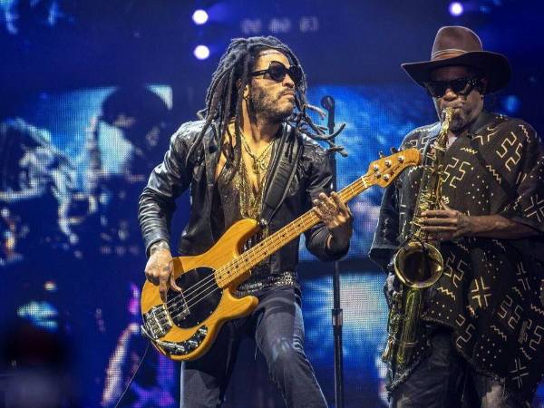 Aunque Lenny Kravitz no sufrió lesiones graves, el episodio dejó en evidencia los riesgos que enfrentan las estrellas al interactuar con multitudes.
