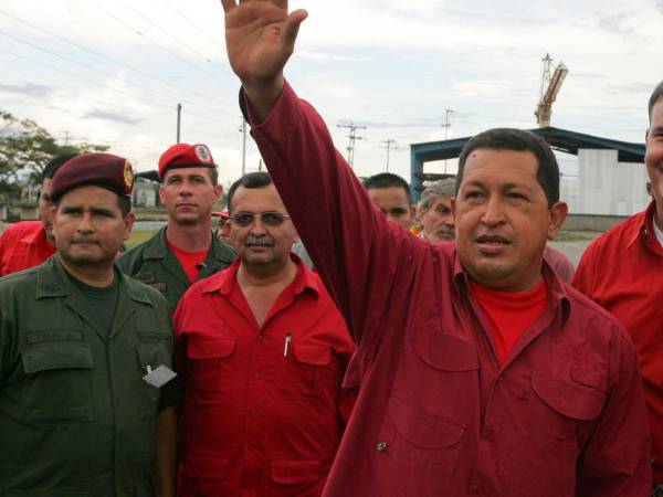 El presidente Hugo Chávez en una visita a Valencia, Venezuela, el 18 de noviembre de 2006.