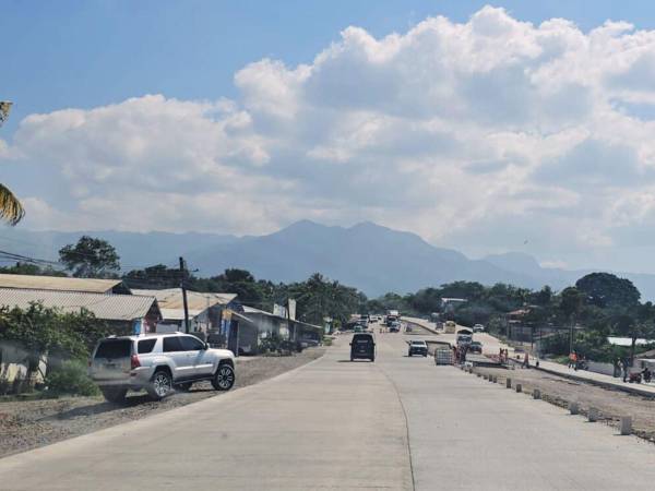 Entre Lucerna y La Labor, Ocotepeque la carretera ya fue pavimentada. Aún hay puentes en contrucción, faltan bordillos y calzadas, así como la señalización, pero el avance es significativo y de mucha calidad.