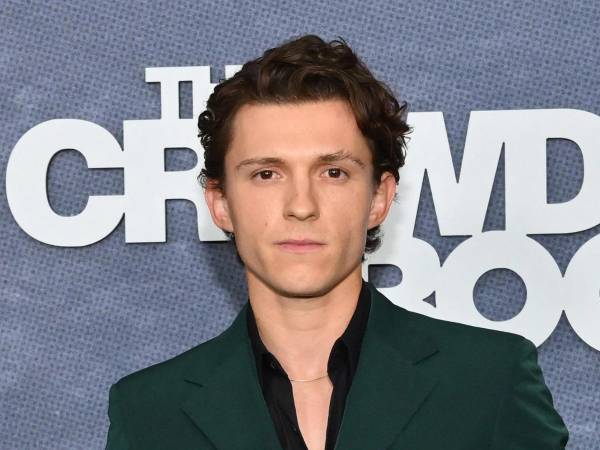 En una entrevista reciente con la revista Men’s Health, Tom Holland, de 28 años, sorprendió a sus seguidores al anunciar que planea retirarse de la actuación una vez que se convierta en padre.