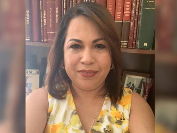 Ritza Antúnez, experta en derecho penal, es la abogada defensora del coronel Osorto Castillo, exdirector de la cárcel de Támara.