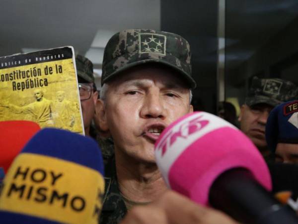 El jefe de las Fuerzas Armadas, Roosevelt Hernández, ha emprendido una ofensiva contra la prensa