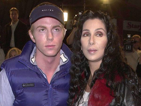 Elijah Blue Allman junto a su famosa madre, la cantante Cher, en una foto de archivo.