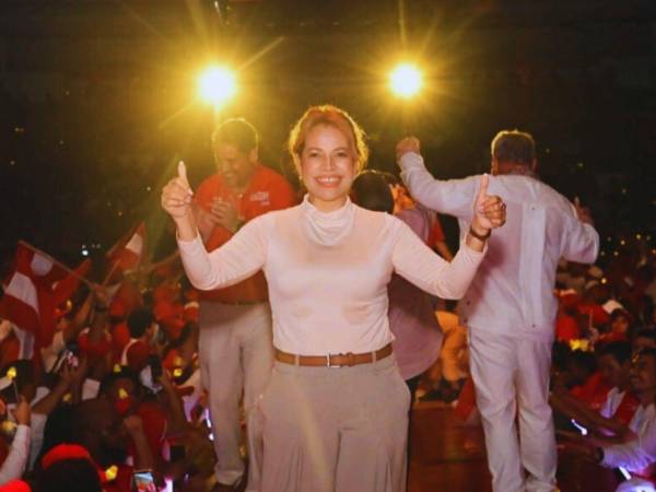 Karla Andrade, periodista y candidata a diputada por el Partido Liberal de Honduras, es originaria de San Pedro Sula y criada San Manuel Cortés.