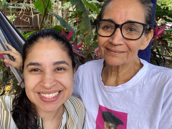 Con mezcla de amor y tristeza, Milén Pastora Nolasco recuerda a su madre, Damaris Portillo, fallecida a causa del cáncer en 2024.