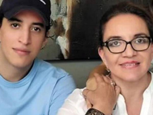 José Manuel Zelaya Castro y Xiomara Castro.