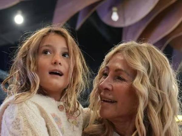 La muerte de una niña argentina de siete años en Miami por el choque del velero en el que viajaba contra una barcaza generó una fuerte conmoción en el país suramericano, donde varias figuras del mundo del espectáculo dieron el pésame a sus abuelos, dos reconocidos productores televisivos.