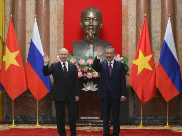 El Presidente Vladímir V. Putin de Rusia y el Presidente To Lam de Vietnam en Hanoi, capital de Vietnam, en el 2024.